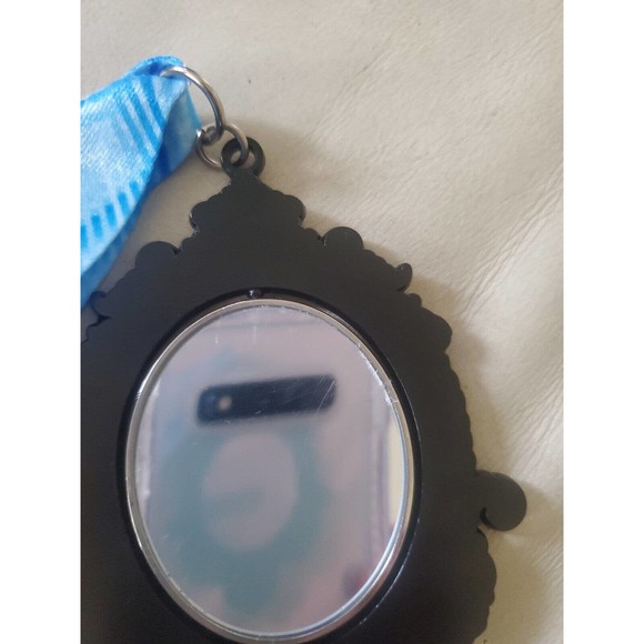 Yes.Fit - Through the Looking Glass 20.7 Miles Medal - Add to Your Collection - Picture 4 of 4